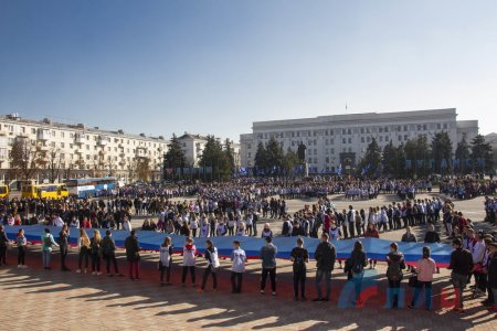 Мы хотим в Россию! Яркий флешмоб в Луганске (ФОТО, ВИДЕО)