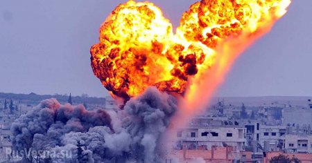 Флаг России в дыму от взрывов: враг атаковал север Сирии (ФОТО)