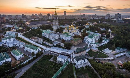 Власти Украины закрывают на карантин святыню Русской Церкви
