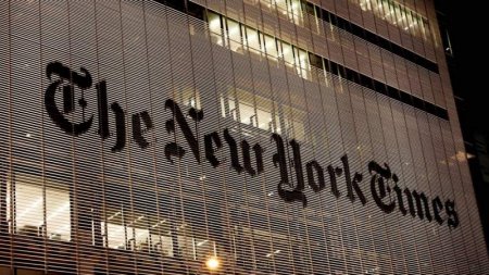 Главред «Эха Москвы» защищаетThe New York Times и Financial Times , называя фейки о коронавирусе «неряшливостью»