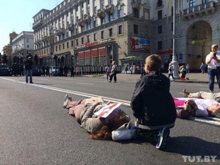 Минск: Силовики окружили протестующих, идёт спецтехника (+ФОТО, ВИДЕО)